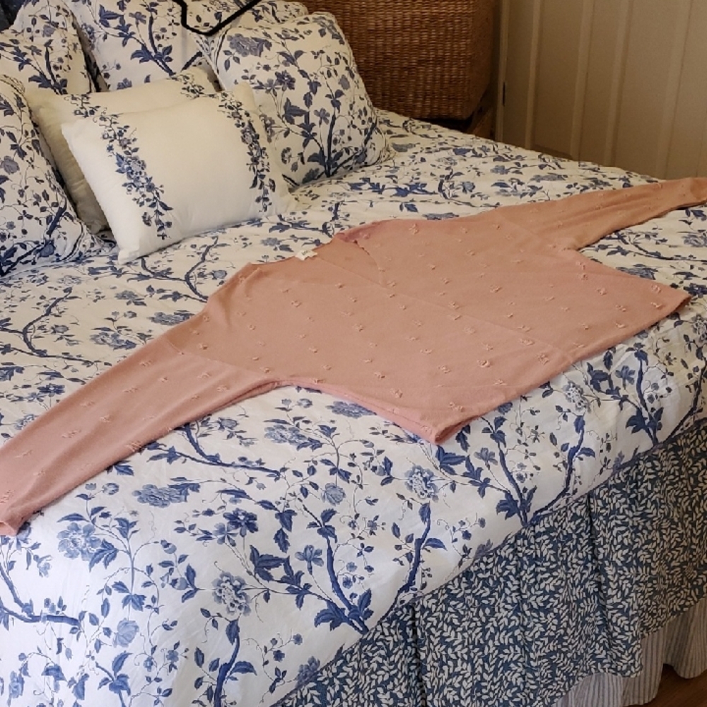CURATED BY RUA'H KIBRIYA: XL Pink V-Neck Top W/Distressed Fabric Detailx